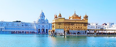 Which famous Indian freedom fighter was born in Amritsar?