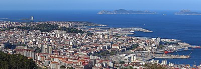 What is the name of Vigo's main beach?
