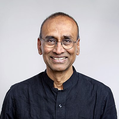 Which country did Venki Ramakrishnan move to for his postdoctoral research?