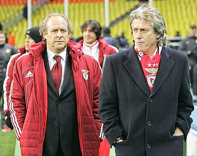 How many trophies did Jorge Jesus win with Benfica?