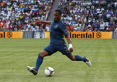 Which team did Patrice Evra join in 2006?