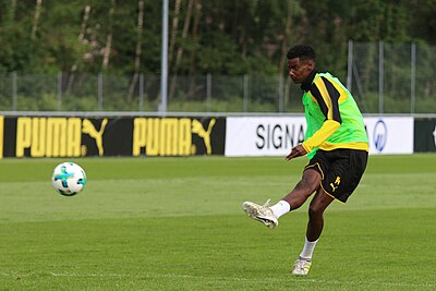What team did Alexander Isak play for before Borussia Dortmund?