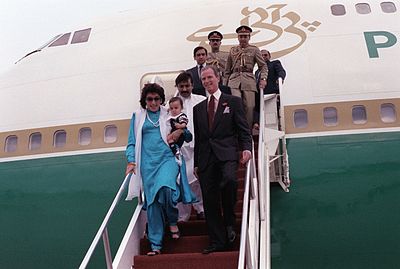 Who was Asif Ali Zardari's predecessor as the president of Pakistan?