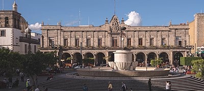 What is the name of the large urban park located in Guadalajara?