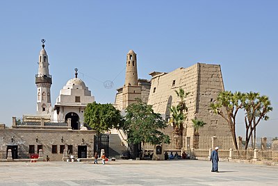 What is the primary language spoken in Luxor?