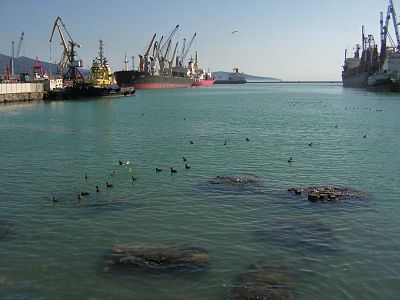 What is the name of the mountain range near Novorossiysk?