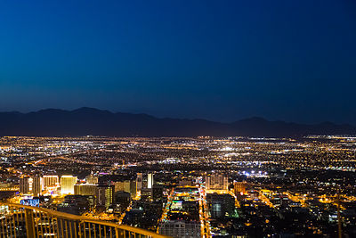 What was the population of Las Vegas in 2020, given that it was 478,434 in 2000?
