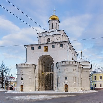 What architectural style is prominent in Vladimir's historic buildings?