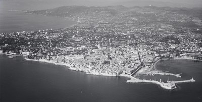 What is the population of Antibes?