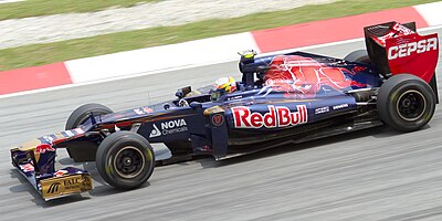In which year did Toro Rosso become completely independent from its sister team, Red Bull Racing?