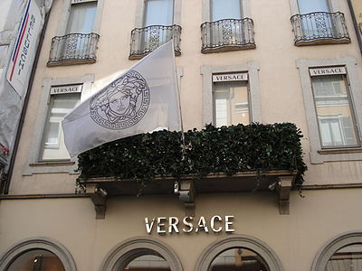 Who led Versace as director or manager?
