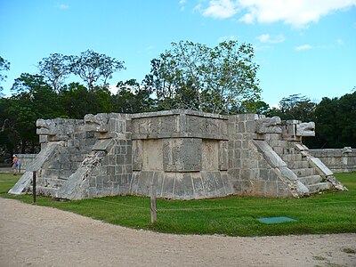 How many tourists visited Chichen Itza in 2017?
