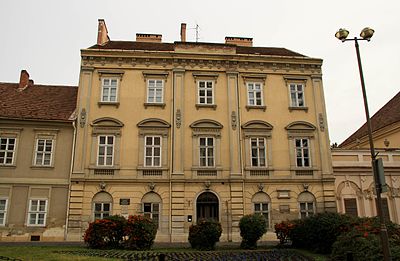 Which Hungarian university has a campus in Szombathely?