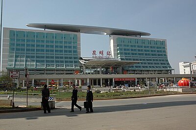 How many universities are there in Kunming?