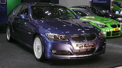 What type of engine does the Alpina B7 have?