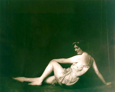 Isadora's dance style emphasized what?