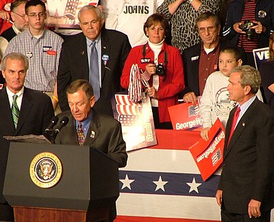 Which prominent American political party did George Voinovich serve for?