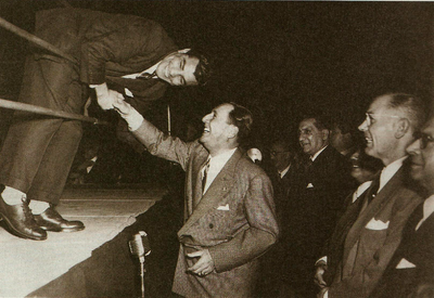 What political movement is associated with Juan Perón and his policies?
