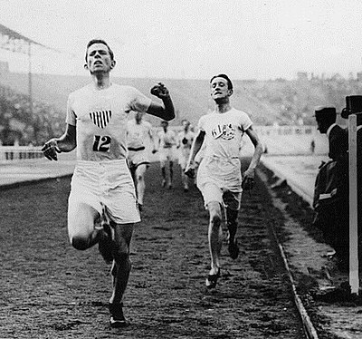 What year did Wilson set the sub four-minute 1500m record?