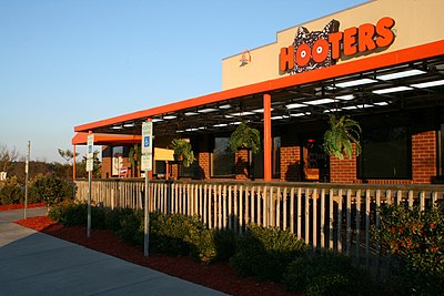What type of food does Hooters primarily serve?