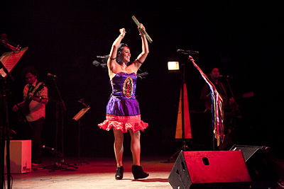 In which languages has Lila Downs recorded songs?