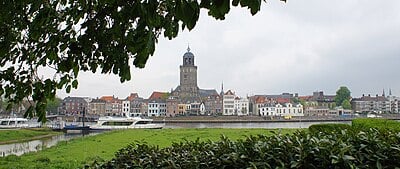 What gift certificate in 952 AD featured Deventer as a city?