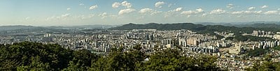 How many universities and colleges are located in Daejeon?