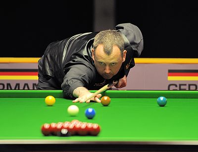 From which hand does Mark Williams play snooker?