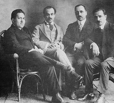 Which literary organization did Kahlil Gibran help re-found in 1920?
