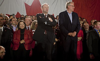 How many majority governments did Jean Chrétien lead?