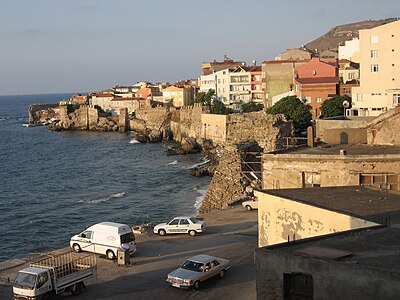 What is the name of the main square in Sinop, Turkey?