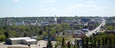 What is the name of the large park located in Minot?