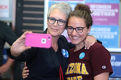 What country is/was Jamie Lee Curtis a citizen of?