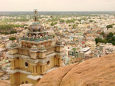 Which temple in Tiruchirappalli is located at Teppakulam?