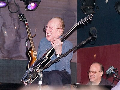 The effects Les Paul experimented with included..?