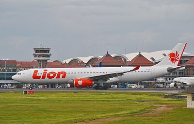 How many Boeing 737 MAX 10 passenger jets did Lion Air order in June 2017?