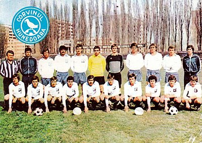 Which team did Corvinul Hunedoara face in the UEFA Cup during the 1980s?