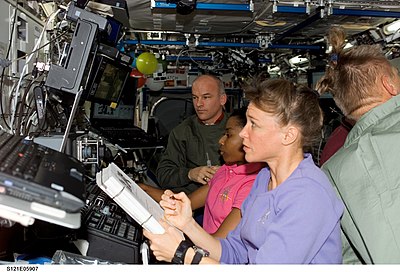 In which year was Lisa Nowak selected by NASA for Astronaut Group 16?
