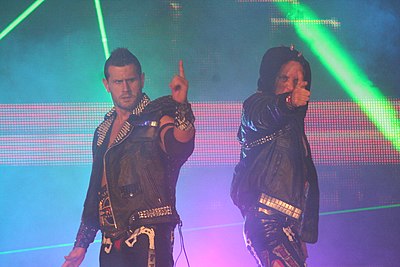 With whom did Chris Sabin form the tag team The Motor City Machine Guns?