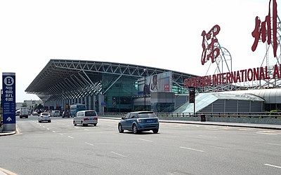 Which two airlines have their hub at Shenzhen Bao'an International Airport?