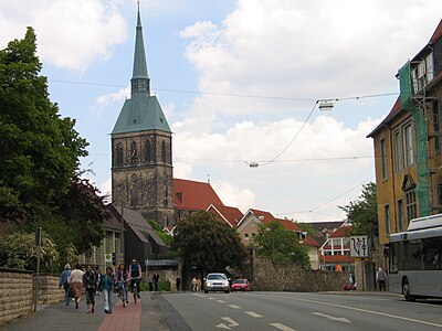 What is the approximate population of Hildesheim?