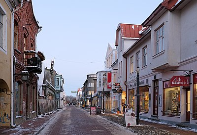 What is the primary language spoken in Pärnu?